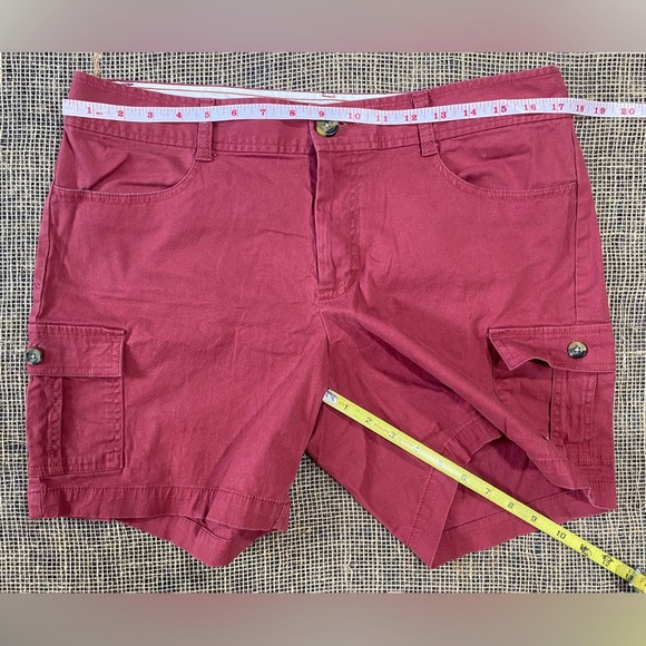 Dockers Cranberry Cargo Shorts, Sz 12, Button & Zip, Pockets, Cotton/Elastane - Picture 4 of 6